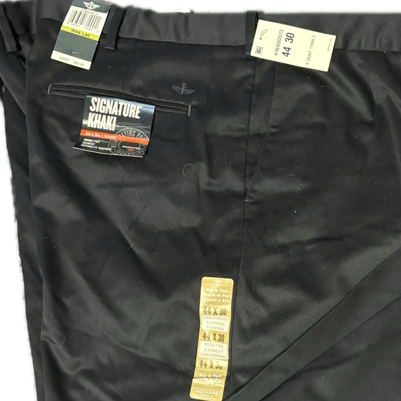 NWT Men's Dockers Signature Khaki Pleaded
Pants-BLACK Size-44x30 BIG & TALL - Picture 5 of 7